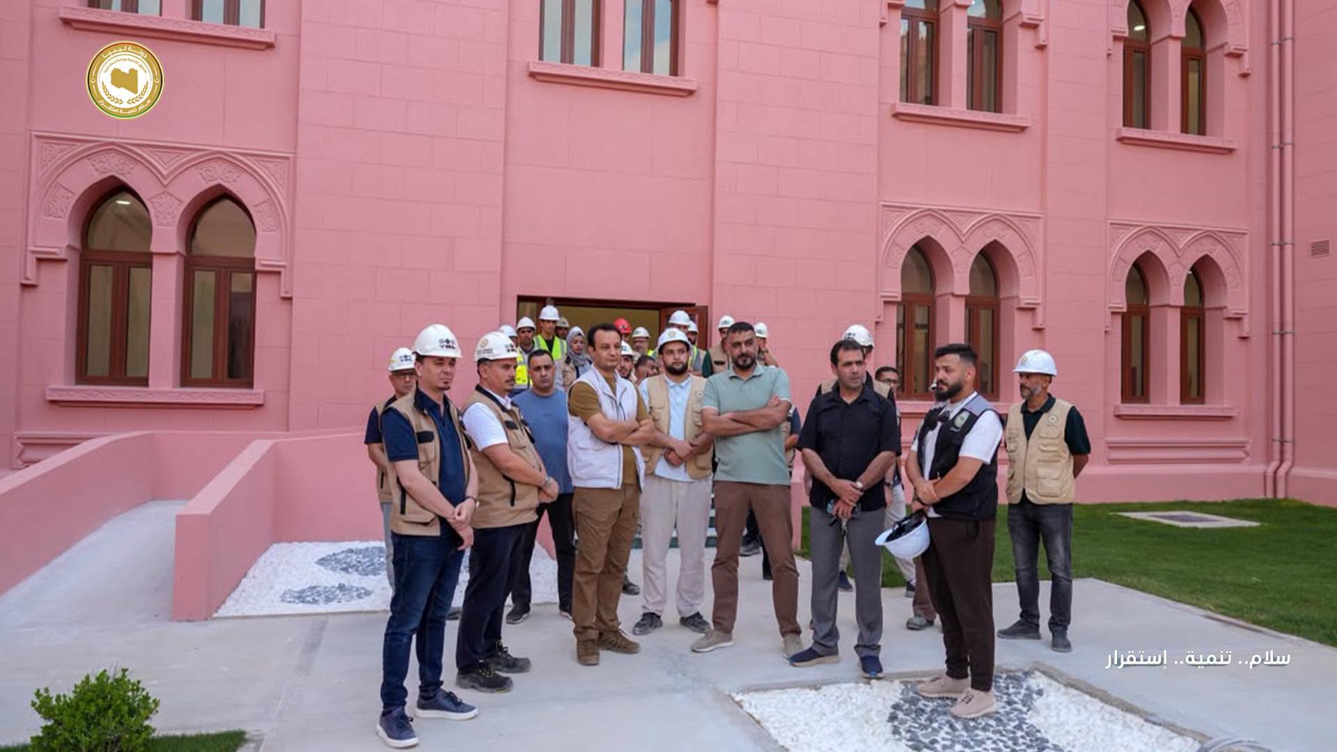 مدير عام صندوق التنمية يتابع ميدانياً مشروع تطوير مرافق جامعة عمر المختار بالبيضاء