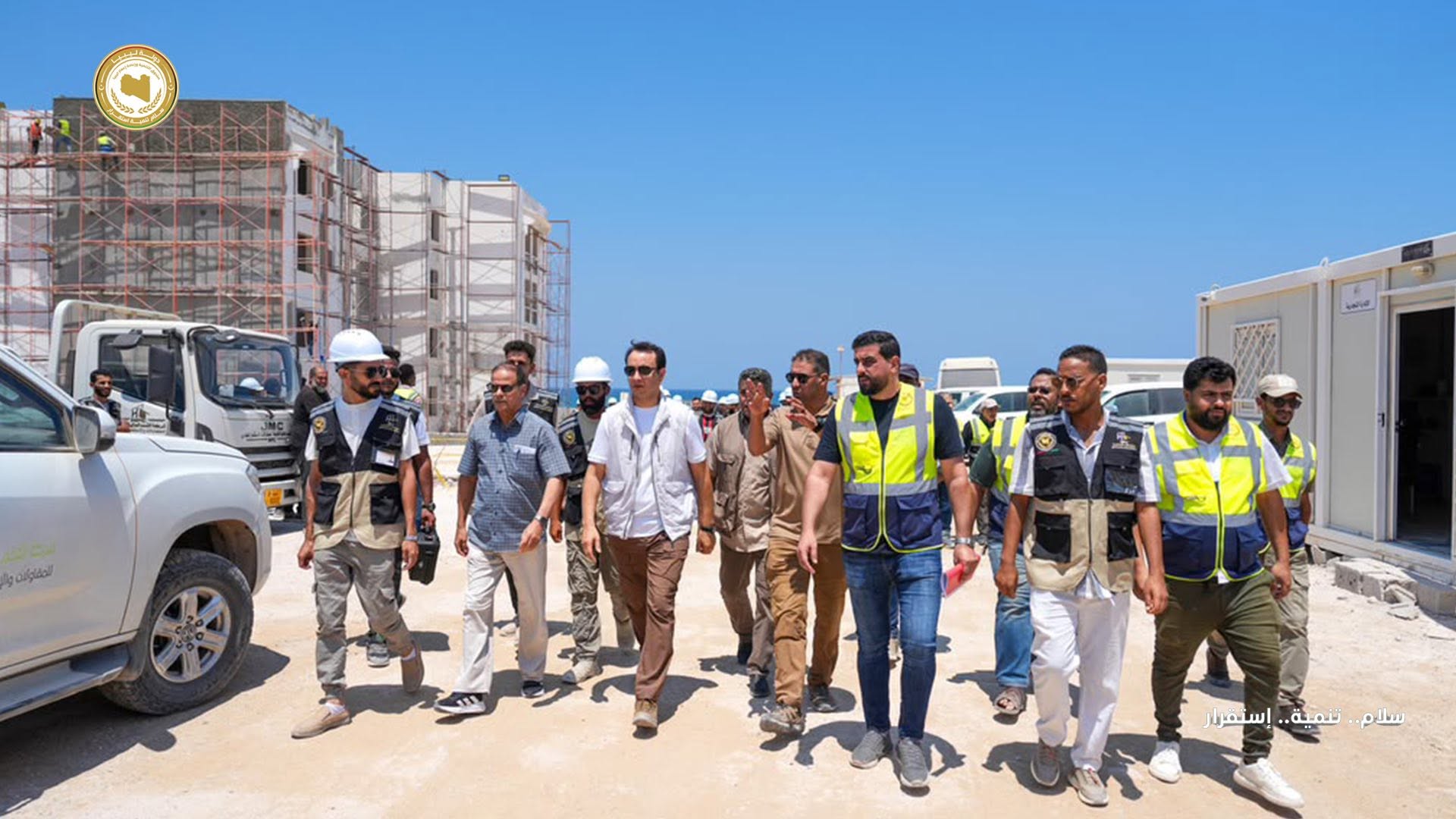 مدير عام صندوق التنمية يتابع ميدانياً مشروع عمارات الجبل السكني بمدينة درنة
