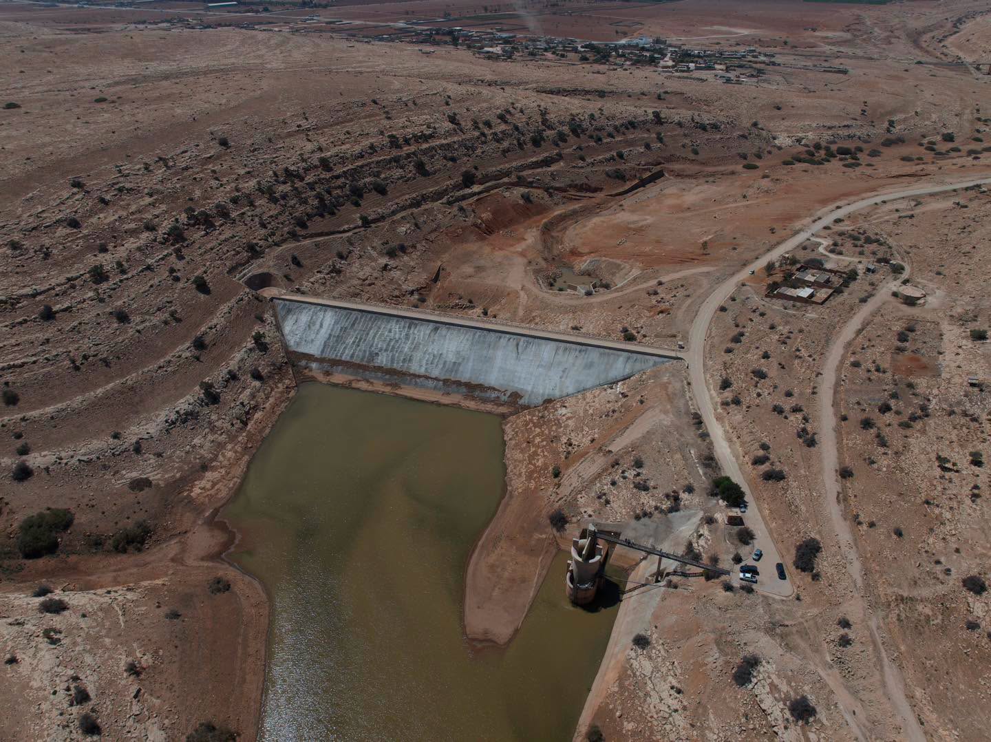 لجنة السدود ومخاطر السيول بصندوق التنمية تتفقد سدي وادي القطارة